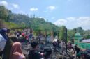 KEBAKARAN - Rumah milik Din dan Sarni di Desa Loleojaya, Kecamatan Kasiruta Timur, Halmahera Selatan, ludes terbakar pada Sabtu (22/8/2026) dini hari. Dalam musibah tersebut, uang tunai sekitar Rp5,7 juta, ijazah anak, sertifikat rumah, serta seluruh perabot dan barang berharga ikut hangus. (Dok: Istimewa).