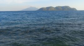 PERINGATAN DINI - Kondisi perairan dengan gelombang yang perlu diwaspadai menyusul peringatan BMKG terkait potensi gelombang hingga 2,5 meter di sejumlah perairan Maluku Utara. (Dok: Wahana Malut/Tia)