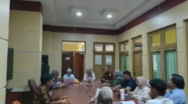 PENDIDIKAN - Panitia Dies Natalis ke-27 Fakultas Ilmu Budaya (FIB) Universitas Khairun (Unkhair) menggelar rapat persiapan rangkaian kegiatan Dies Natalis di Ternate, Selasa (11/8/2026). Rapat membahas berbagai agenda yang akan digelar, mulai dari perlombaan seni dan hiburan, aksi sosial, ziarah makam pendiri dan dosen, hingga bedah buku karya dosen FIB Unkhair.