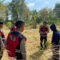 IMBAUAN -
Personel Sat Samapta Polres Halmahera Selatan memberikan edukasi kepada warga saat patroli pencegahan kebakaran hutan dan lahan (Karhutla) di wilayah Halmahera Selatan, Rabu (12/8/2026). Polisi mengingatkan masyarakat tidak membuka atau membersihkan lahan dengan cara membakar di tengah kondisi vegetasi yang kering selama musim kemarau.