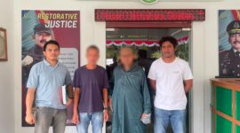 TAMBANG ILEGAL - Sat Reskrim Polres Halmahera Selatan menyerahkan dua tersangka beserta barang bukti kasus dugaan penambangan tanpa izin di Desa Anggai, Kecamatan Obi, ke Kejaksaan Negeri Halmahera Selatan, Kamis (13/8/2026). Pelimpahan tahap II dilakukan setelah berkas perkara dinyatakan lengkap.(Dok: Istimewa)
