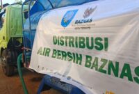 AIR BERSIH - Mobil tangki Baznas Kota Ternate menyalurkan air bersih bagi warga terdampak kekurangan air akibat kemarau di sejumlah wilayah Kota Ternate, Jumat (14/7/2026). (Dok: Baznas Ternate).