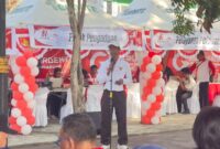 LAYANAN - Kepala DPMPTSP Maluku Utara, Nirwan MT Ali, menyampaikan sambutan saat penutupan Gerai Merdeka di Taman Nukila, Kota Ternate, Minggu (16/8/2026). Gerai Merdeka digelar untuk menghadirkan pelayanan perizinan dan pengaduan secara langsung kepada masyarakat. (Dok: Wahana Malut/Ical).