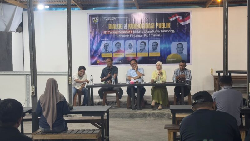 DIALOG - Sejumlah narasumber dalam Dialog dan Konsolidasi Publik bertajuk “81 Tahun Merdeka: Maluku Utara Kaya Tambang, Perlukah Pinjaman Rp1 Triliun?” yang digelar KNPI Kota Ternate, Minggu (16/8/2026) malam. (Dok: Wahana Malut/Ical).
