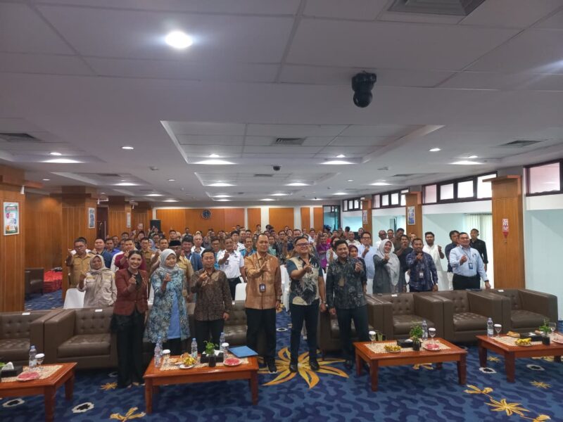 PERTUMBUHAN EKONOMI -Foto bersama usai kegiatan Kie Raha Economic Forum (KREF) Bank Indonesia Maluku Utara, Selasa (18/8/2026), yang membahas penguatan ekonomi biru dan potensi sektor kelautan sebagai penggerak ekonomi daerah, Selasa (18/8/2026). (Dok: Wahana Malut/Tia).