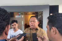 EVENT -Ketua Panitia Rakernas XII JKPI, Rizal Marsaoly, saat menyampaikan informasi terkait kedatangan 868 delegasi dari 47 daerah di Ternate, Selasa (18/8/2026). (Dok: Wahana Malut/Ical).
