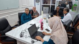 PENDIDIKAN - Rektor IAIN Ternate Adnan Mahmud didampingi Wakil Rektor Bidang Kemahasiswaan dan Alumni Fatum Abubakar saat bertemu dengan Ketua Tim Tindak Lanjut Hasil Pengawasan Eksternal Biro ORTALA Kementerian Agama RI, Rabu (19/8/2026), membahas perkembangan usulan IAIN Ternate menjadi UIN Sultan Baabullah, Rabu (19/8/2026). (Dok: IAIN Ternate).