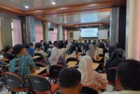 KULIAH UMUM - Prof. Bill Carter dari Sunshine University Australia saat menjadi pembicara dalam kuliah umum bertajuk Sustainable Tourism and Tourism Management yang digelar FIB Universitas Khairun (Unkhair) di Kampus 2 Gambesi, Ternate, Kamis (20/8/2026). (Dok: FIB Unkhair).