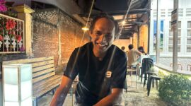 Akademisi Universitas Khairun (Unkhair) Aziz Hasyim saat memberikan tanggapan terkait inflasi Maluku Utara yang mencapai 5,72 persen pada September 2026, Senin (5/10/2026). Dok; Wahana Malut/Ical