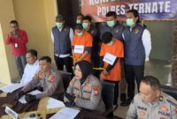 Polres Ternate menghadirkan dua tersangka dalam  konferensi pers terkait perkara kekerasan dan persetubuhan terhadap anak, Senin (21/9/2026). Dok. Wahana Malut/Riff