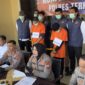 Polres Ternate menghadirkan dua tersangka dalam  konferensi pers terkait perkara kekerasan dan persetubuhan terhadap anak, Senin (21/9/2026). Dok. Wahana Malut/Riff