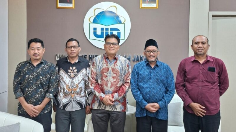 Rektor IAIN Ternate Adnan Mahmud bersama Rektor UIN Syarif Hidayatullah Jakarta Prof. Dr. Asep Saifudin Jahar, Ph.D., usai pertemuan penjajakan kerja sama di Jakarta, Rabu (23/9/2026). (Dok: Istimewa)