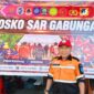 Penanggung Jawab Baznas Tanggap Bencana (BTB) Kota Ternate, Anca Nardiansyah, saat menyerahkan dukungan logistik untuk Tim SAR Gabungan dalam pencarian korban perahu terbalik di perairan Dufa-dufa, Senin (14/9/2026). (Dok: Istimewa).