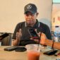 Faisal Opo Anwar saat memberikan penjelasan terkait polemik penyelesaian tragedi kecelakaan speedboat Bela72 dan komunikasi dengan keluarga korban, Senin (14/9/2026). (Dok: Istimewa)