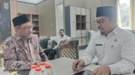 Rektor IAIN Ternate Adnan Mahmud bersama Sekda Halmahera Selatan Abdillah dalam pertemuan membahas dukungan Pemkab Halsel terhadap rencana pembukaan PSDKU IAIN Ternate di Labuha, Kamis (17/9/2026). (Dok: Istimewa)