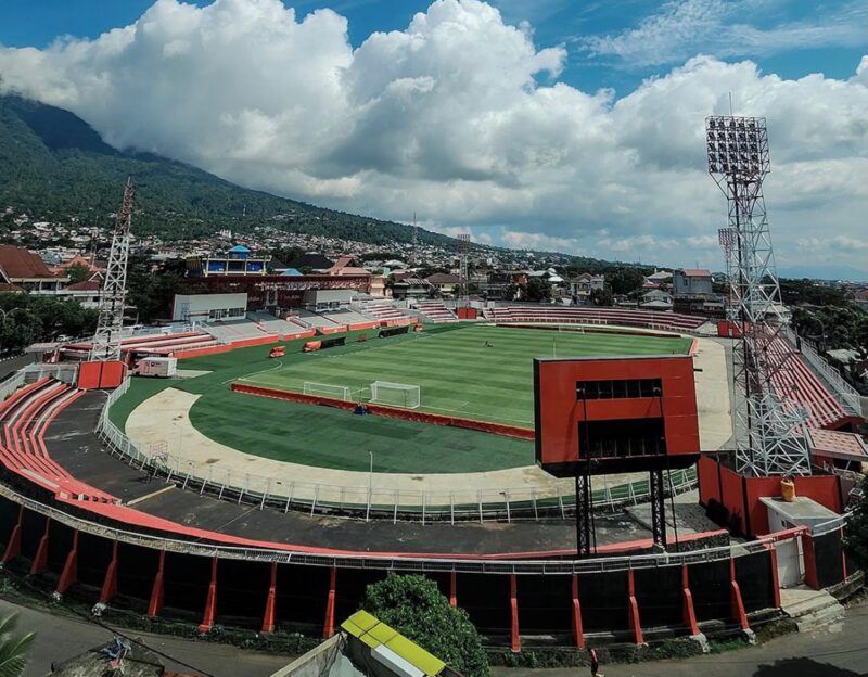 Stadion Gelora Kie Raha Ternate kini dibuka untuk masyarakat umum dengan skema dan tarif penyewaan fasilitas yang telah ditetapkan pengelola, Jumat (18/9/2026). (Dok: Instagram Malut United).