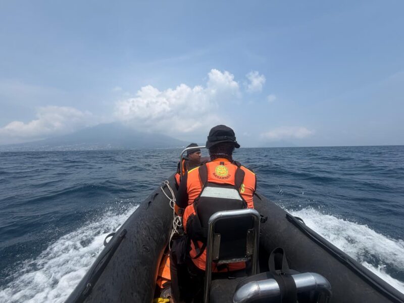 Tim SAR Gabungan melakukan pencarian terhadap bocah 6 tahun yang hilang di perairan Dufa-Dufa, Kota Ternate, Maluku Utara, Sabtu (19/9/2026). Pencarian memasuki hari ketujuh sebelum operasi SAR resmi ditutup dan dilanjutkan dengan pemantauan. (Dok: Istimewa)