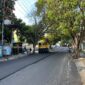 Sejumlah pekerja melakukan pemeliharaan jalan menggunakan perkerasan hotmix di salah satu ruas jalan dalam Kota Ternate, Maluku Utara. Program pemeliharaan jalan tahun 2026 telah mencapai progres 74 persen, Jumat (18/9/2026). (Dok: istimewa)