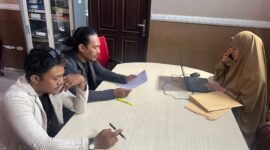 Tim kuasa hukum Ovin Likumahua dari Kantor Hukum LH & Rekan saat menyampaikan laporan pengaduan terkait kecelakaan kerja yang dialami kliennya kepada Disnakertrans Maluku Utara, Senin (21/9/2026). (Dok: Istimewa)