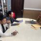 Tim kuasa hukum Ovin Likumahua dari Kantor Hukum LH & Rekan saat menyampaikan laporan pengaduan terkait kecelakaan kerja yang dialami kliennya kepada Disnakertrans Maluku Utara, Senin (21/9/2026). (Dok: Istimewa)