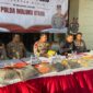 Kapolda Maluku Utara Irjen Pol Arif Budiman bersama Dirreskrimum Kombes Pol I Gede Putu Widyana saat menyampaikan perkembangan penanganan kasus Sibenpopo dalam konferensi pers di Mapolda Malut, Kamis (24/9/2026). (Dok: Istimewa)