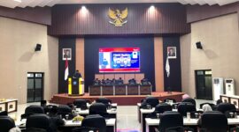 Suasana rapat paripurna DPRD Kota Ternate saat pembahasan Rancangan Perubahan APBD Tahun Anggaran 2026, Jumat (25/9/2026). (Dok: Wahana Malut/Ical)