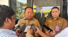 Sekretaris Kota Ternate Rizal Marsaoly saat diwawancarai terkait finalisasi APBD Perubahan Kota Ternate Tahun Anggaran 2026, Senin (28/9/2026). (Dok: Wahana Malut/Ical)