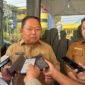 Sekretaris Kota Ternate Rizal Marsaoly saat diwawancarai terkait finalisasi APBD Perubahan Kota Ternate Tahun Anggaran 2026, Senin (28/9/2026). (Dok: Wahana Malut/Ical)