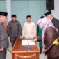 Wali Kota Ternate M. Tauhid Soleman mengambil sumpah/janji 11 Pejabat Pimpinan Tinggi Pratama di lingkungan Pemerintah Kota Ternate dalam pelantikan di Aula Kantor Wali Kota Ternate, Kamis (1/10/2026).