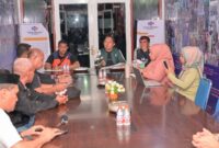 Caption Foto

Sekda Kota Ternate Rizal Marsaoly bersama sejumlah kepala dinas saat rapat membahas penanganan kebakaran TPA Buku Deru-Deru dan penetapan status tanggap darurat karhutla di Kota Ternate, Selasa (6/10/2026).