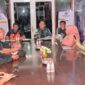 Caption Foto

Sekda Kota Ternate Rizal Marsaoly bersama sejumlah kepala dinas saat rapat membahas penanganan kebakaran TPA Buku Deru-Deru dan penetapan status tanggap darurat karhutla di Kota Ternate, Selasa (6/10/2026).
