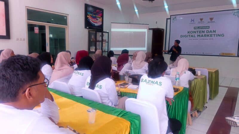 Pelaku UMKM mengikuti Pelatihan Konten dan Marketing Digital yang digelar Baznas RI bersama Baznas Kota Ternate di Sentra Wasana Bahagia Kemensos, Kalumata, Ternate, Rabu (7/10/2026).