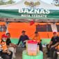 Tim Baznas Tanggap Bencana (BTB) menyiapkan Pos Logistik Ringan untuk membantu kebutuhan petugas yang menangani kebakaran TPA Takome, Jumat (9/10/2026). (Dok: Baznas Ternate)