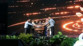 Gubernur Bank Indonesia, Destry Damayanti, bersama Wakil Menteri Koordinator Bidang Perekonomian RI, Dradjad Hari Wibowo, saat membuka The 13th Indonesia Sharia Economic Festival (ISEF) 2026 di Jakarta International Convention Center (JICC), Jakarta, Rabu (14/10/2026).