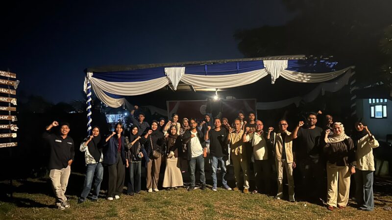 Foto bersama peserta dan tamu undangan dalam kegiatan refleksi Hari Sumpah Pemuda 2026 yang digelar tiga HMPS FISIP UMMU di Kampus B, Ternate, Rabu (28/10/2026).