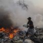 Kondisi kawasan TPA Takome, Kota Ternate, yang dilanda kebakaran. WALHI Maluku Utara mendesak pemerintah segera menangani kebakaran dan melindungi warga dari paparan asap, Senin (5/10/2026). Dok: ANTARA FOTO/Andri Saputra